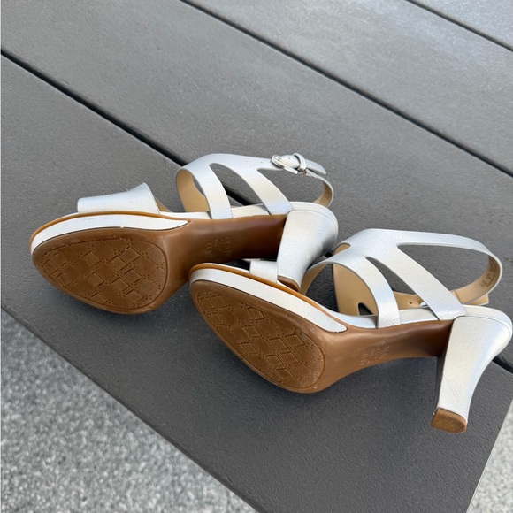 Naturalizer Heels Dee Silver Metallic Strappy Size 7W Wide Slingback - Picture 6 of 16